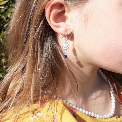 Boucles d'oreilles enfant, coquille Sainte Lucie et pierre semi-précieuse