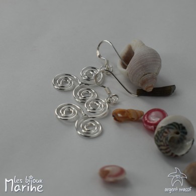 Boucles d'oreilles pendantes Triskel stylisé