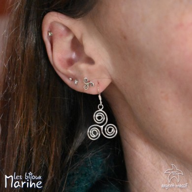 Boucles d'oreilles pendantes Triskel stylisé