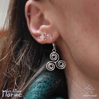 Boucles d'oreilles pendantes Triskel stylisé