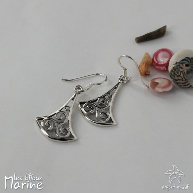 Boucles d'oreilles pendantes Triskel ajourée