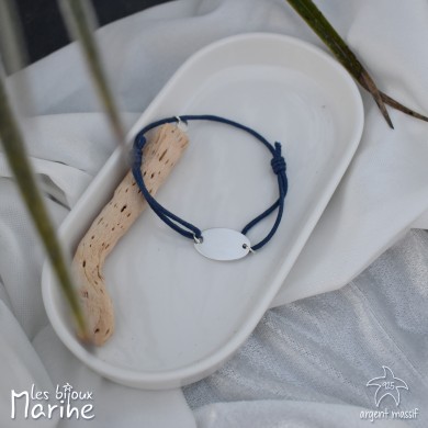Bracelet sur cordon plaque ovale