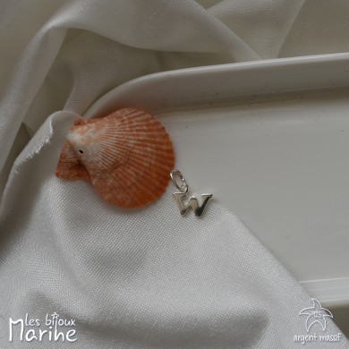 Pendentif lettre "W"