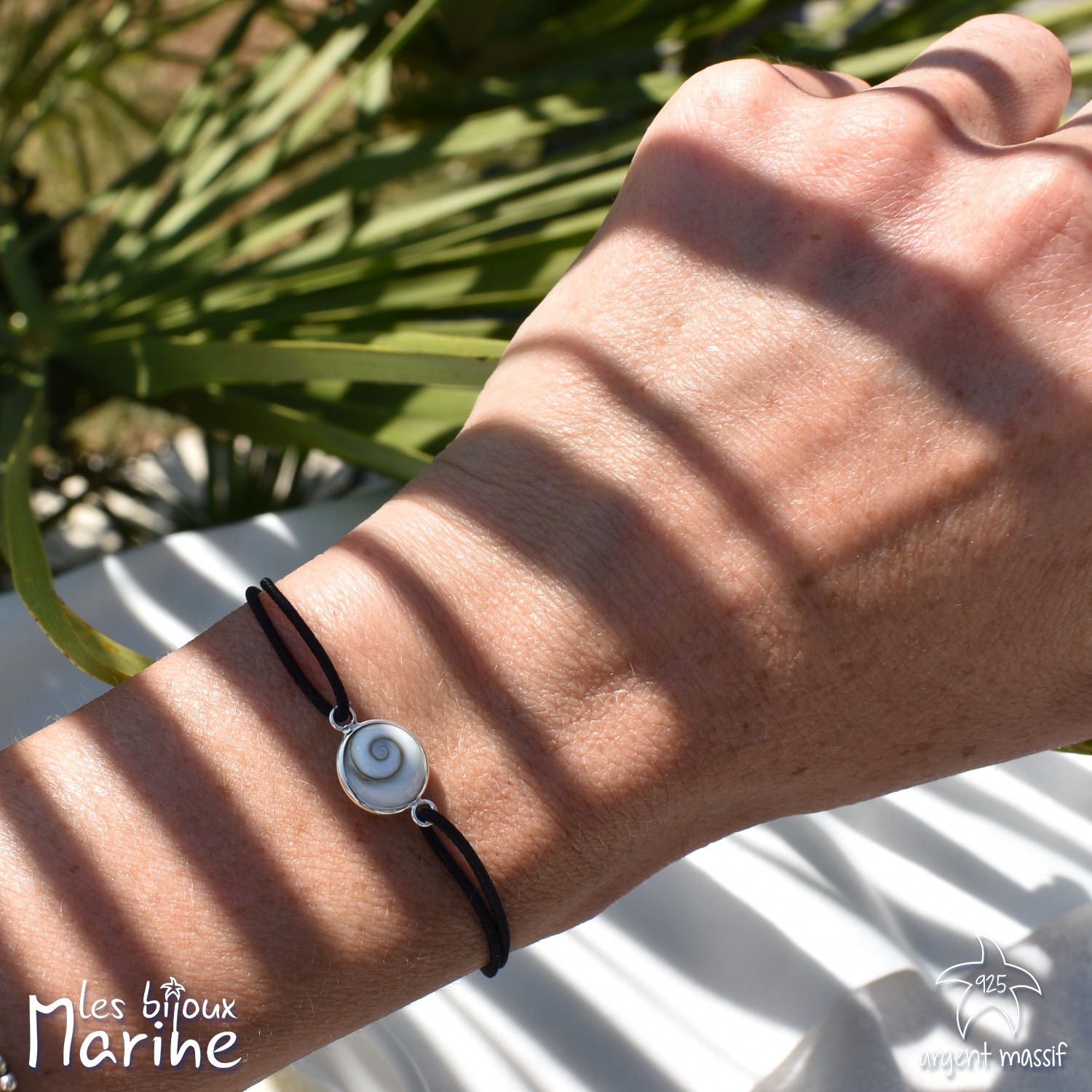 Bracelet Sainte Lucie cordon élastique noir Bracelet Sainte Lucie cordon élastique noir
